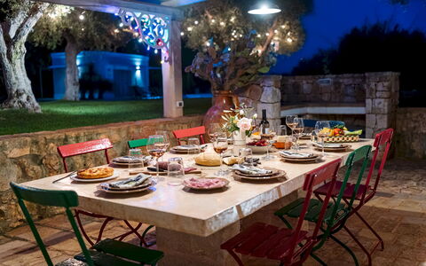 Trullo Magnifico 8: Möbel, Tabelle, Geschirr, Stuhl, Tisch Im Freien, Küche & Esszimmer Tisch, Essen, Gartenmöbel, Tischdecke, Restaurant