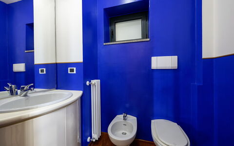 Villa Amyra 6+2: Blau, Flooring, Armatur, Fussboden, Badezimmer, Installation, Fliese, Zapfhahn, Sinken, Farbe