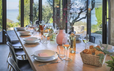 Casa dei Fiamminghi 10+2: Möbel, Geschirr, Tabelle, Esszimmer, Stuhl, Küche & Esszimmer Tisch, Kelche, Interior Design, Beleuchtung, Servierware