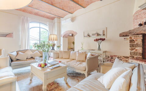 Villa Ginevra 12: Möbel, Interior Design, Wand, Couch, Decke, Zimmer, Flooring, Fussboden, Beleuchtung, Wohnzimmer