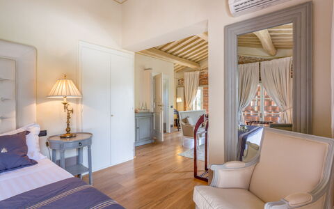 Villa Ginevra 12: Möbel, Interior Design, Flooring, Schlafzimmer, Fussboden, Decke, Beleuchtung, Zuhause, Bett, Zimmer