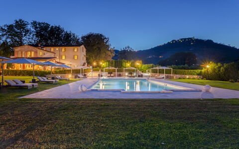 Villa Ginevra 12: Schwimmbad, Resort, Thermae, Gartenmöbel, Estate, Hotel, Landscaping, Ferienort, Villa, Eco Hotel