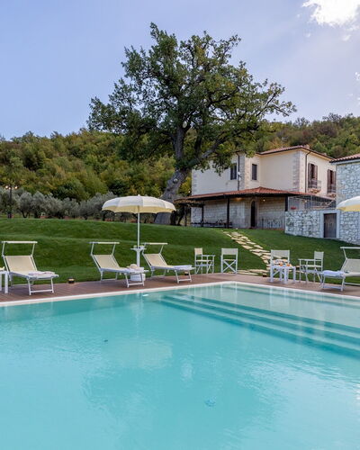 Villa Cusano 18: Schwimmbad, Resort, Eco Hotel, Bauernhaus, Thermae, Hazienda, Villa, Hotel, Hinterhof