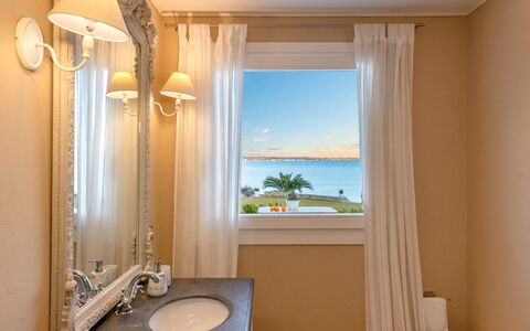 Baia L'Aura 8: Interior Design, Beleuchtung, Meer, Ozean, Vorhang, Armatur, Hotel, Lampe, Fensterbehandlung, Resort