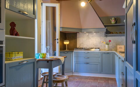 Dimora dei Sogni 7+1: Küche, Cabinetry, Interior Design, Countertop, Küchengerät, Holz, Flooring, Möbel, Decke, Major Appliance