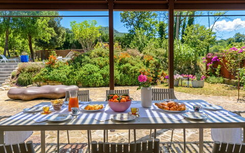 Dimora dei Sogni 7+1: Möbel, Tabelle, Gartenmöbel, Stuhl, Garten, Strauch, Tisch Im Freien, Küche & Esszimmer Tisch, Schatten