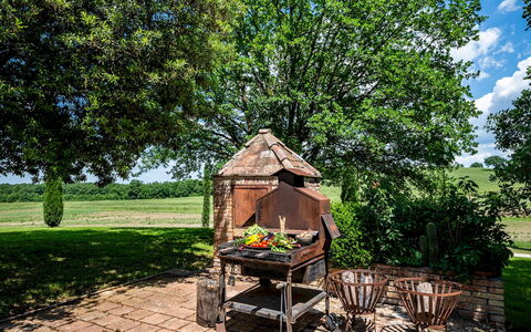 Villa le Beringhe 30: Baum, Garten, Grundstueck, Rasen, Hinterhof, Schatten, Garten, Park, Landscaping, Outdoor Struktur