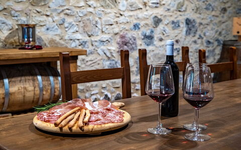 Villa le Beringhe 30: Essen, Geschirr, Zutat, Tabelle, Möbel, Servierware, Wein