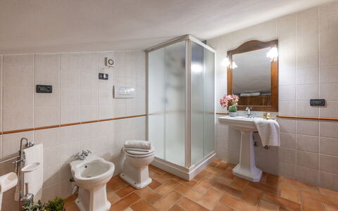 La Burraia 18: Flooring, Interior Design, Armatur, Fussboden, Möbel, Sinken, Decke, Zapfhahn, Badezimmer, Zimmer