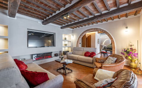 La Burraia 18: Möbel, Interior Design, Wand, Flooring, Couch, Decke, Holz, Fussboden, Zimmer, Wohnzimmer