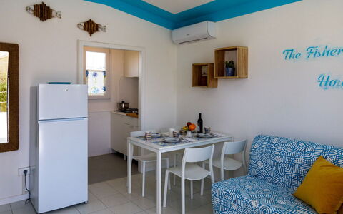 Casetta del Pescatore 4: Möbel, Stuhl, Zuhause, Küche & Esszimmer Tisch, Holzbeize, Zimmerpflanze, Farbe, Gartenmöbel, Balkon, Kaffetisch