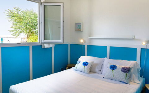Casetta del Pescatore 4: Blau, Interior Design, Möbel, Linens, Zimmer, Schlafzimmer, Bedding, Bettdecke, Bett, Farbe