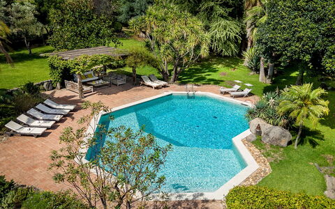 Linera 10: Schwimmbad, Resort, Regenschirm, Eco Hotel, Schatten, Gartenmöbel, Freizeit, Sonnenliege, Garten, Hazienda