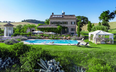 Casa Sant'Elia 7+3: Schwimmbad, Freizeit, Resort, Erholung, Estate, Regenschirm, Eco Hotel, Garten, Gartenmöbel, Bauernhaus
