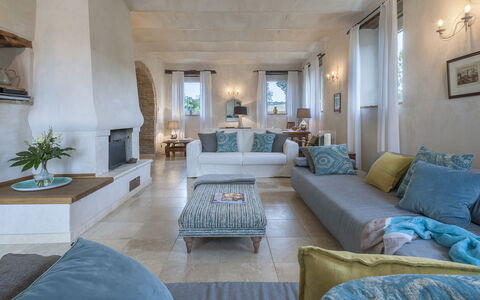 Casa Sant'Elia 7+3: Möbel, Interior Design, Couch, Flooring, Tabelle, Wohnzimmer, Zimmer, Fussboden, Decke, Stuhl