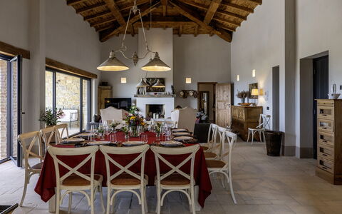 I Tramonti 10+2: Möbel, Stuhl, Interior Design, Tabelle, Holz, Küche & Esszimmer Tisch, Esszimmer, Flooring, Decke, Beleuchtung