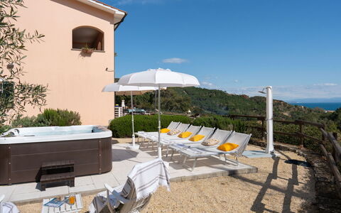 Villa Perelle 8: Balkon, Schwimmbad, Resort, Eco Hotel, Estate, Villa, Gartenmöbel, Regenschirm, Ferienort, Hotel