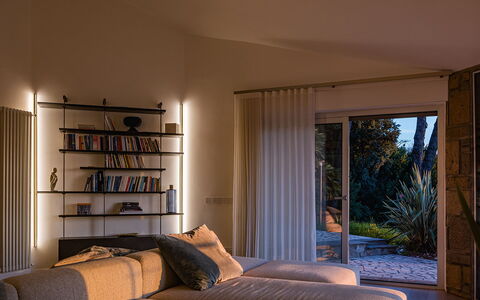 Villa Giulia 8: Möbel, Interior Design, Wand, Flooring, Fussboden, Wohnzimmer, Zimmer, Couch, Decke, Zuhause