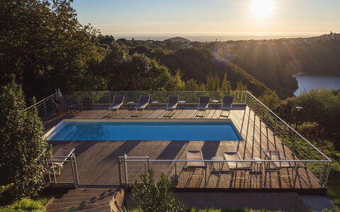 Villa Giulia 8: Blau, Schwimmbad, Freizeit, Gartenmöbel, Eco Hotel, Resort, Deck, Zaun, Sonnenliege