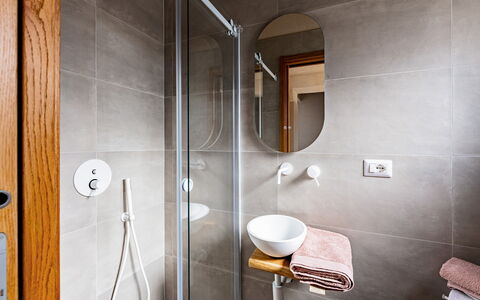 Trulli Fiori di Mandorlo 6: Flooring, Fussboden, Armatur, Interior Design, Badezimmer, Installation, Zapfhahn, Zimmer, Sinken, Bad Sink