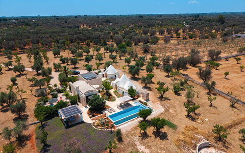 Trulli Fiori di Mandorlo 6: Schwimmbad, Resort, Luftaufnahmen, Eco Hotel