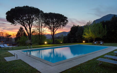 Villa delle Silerchie 10: Schwimmbad, Resort, Thermae, Freizeit, Eco Hotel, Gebirge, Rasen, Gartenmöbel, Schatten, Landscaping