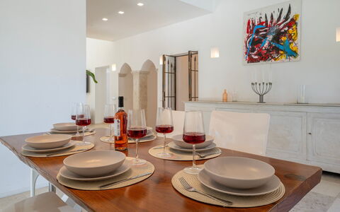 Villa Corte Sant'Anna 6+2: Möbel, Interior Design, Tabelle, Küche & Esszimmer Tisch, Flooring, Geschirr, Stuhl, Esszimmer, Beleuchtung, Fussboden