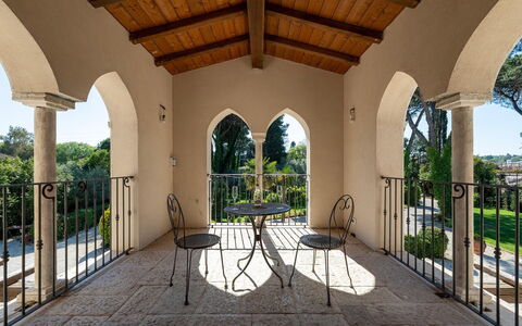 Villa Corte Sant'Anna 6+2: Die Architektur, Baluster, Eisen, Veranda, Estate, Geländer, Balkon, Schatten, Säule, Hazienda