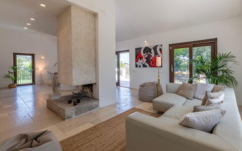 Villa Corte Sant'Anna 6+2: Wand, Flooring, Fussboden, Möbel, Zuhause, Couch, Interior Design, Wohnzimmer, Decke, Zimmer