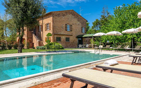 Sangiovese 14: Schwimmbad, Wohngebiet, Estate, Gartenmöbel, Garten, Hazienda, Regenschirm, Villa, Landscaping, Stuhl