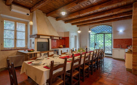 Sangiovese 14: Möbel, Interior Design, Decke, Tabelle, Flooring, Küche & Esszimmer Tisch, Esszimmer, Stuhl, Beleuchtung, Zimmer