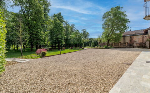 Tenuta Schiavon Barrero 12: Garten, Auffahrt, Walkway, Schatten, Flagstone, Landscaping, Estate, Park, Garten