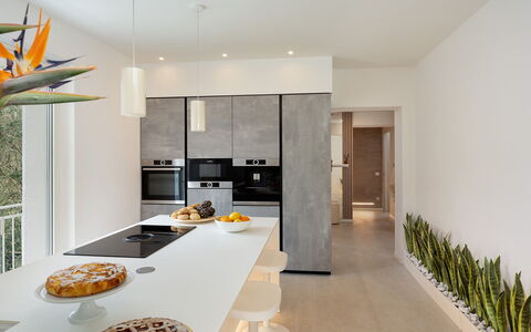 Villa Lunezia 6: Möbel, Interior Design, Flooring, Wand, Fussboden, Küche, Countertop, Holz, Decke, Zuhause
