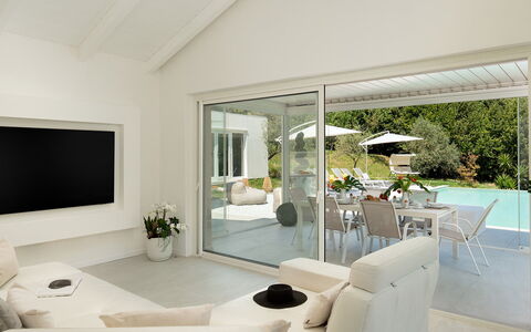 Villa Lunezia 6: Interior Design, Decke, Flooring, Fussboden, Zuhause, Möbel, Couch, Wohnzimmer, Tür
