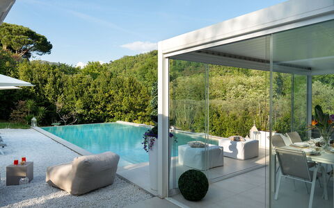 Villa Lunezia 6: Schwimmbad, Möbel, Gartenmöbel, Schatten, Resort, Outdoor Struktur, Eco Hotel, Stuhl, Veranda, Garten