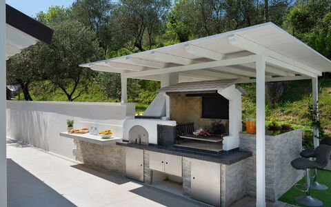 Villa Lunezia 6: Garten, Schatten, Design, Terrasse, Gartenmöbel, Outdoor Struktur, Grill, Zimmerpflanze, Hinterhof, Pergola