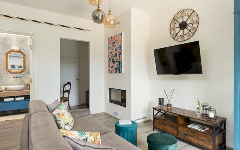 Cottage Dolcevista 4+2: Möbel, Interior Design, Wand, Flooring, Zimmer, Couch, Fussboden, Wohnzimmer, Holz, Decke