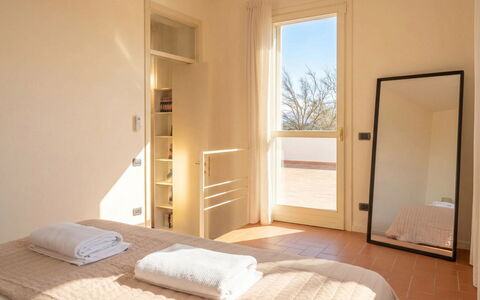 Villa Oxa 12+2: Wand, Interior Design, Holz, Fussboden, Flooring, Schlafzimmer, Decke, Bett, Zimmer, Zuhause