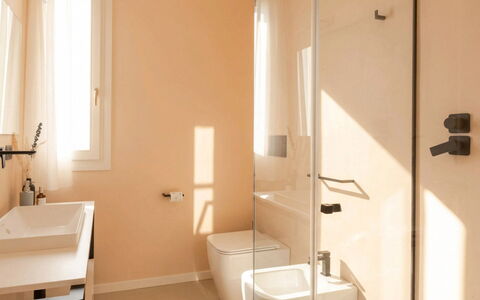 Villa Oxa 12+2: Flooring, Wand, Armatur, Badezimmer, Fussboden, Bad Sink, Interior Design, Sinken, Toilette, Installation
