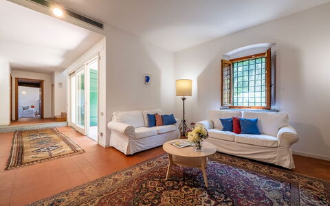 Villa Collegigliato 8: Interior Design, Flooring, Möbel, Fussboden, Decke, Couch, Zimmer, Tabelle, Wohnzimmer, Zuhause