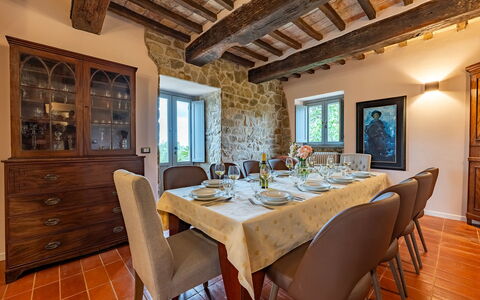 Tenuta Santa Cristina 10: Möbel, Interior Design, Wand, Flooring, Tabelle, Holz, Stuhl, Esszimmer, Küche & Esszimmer Tisch, Decke