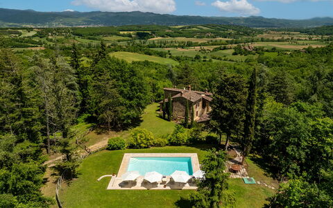 Villa Palazzolo 8: Gras, Landschaft, Strauch, Estate, Grundstueck, Zuhause, Garten, Ländliches Gebiet, Hütte, Bauernhaus