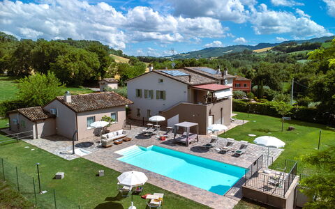 Villa Isola 8+2: Schwimmbad, Resort, Thermae, Sonnenliege, Gartenmöbel, Eco Hotel, Estate, Regenschirm, Villa, Hazienda