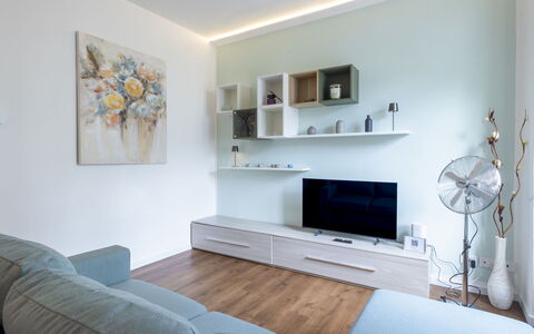 Genzianella Alpine Apartment: Flooring, Fussboden, Decke, Interior Design, Countertop, Küche, Cabinetry, Zimmer, Major Appliance, Light Fixture