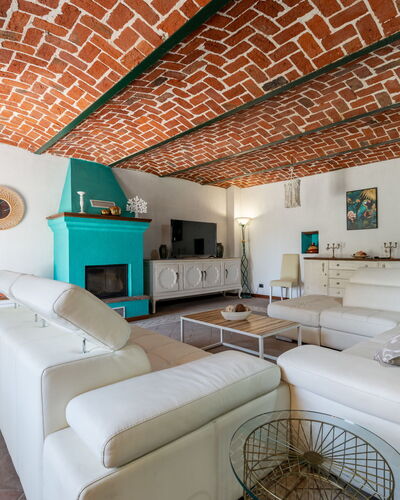 Jeeco: Möbel, Interior Design, Wand, Flooring, Decke, Holz, Fussboden, Couch, Zimmer, Wohnzimmer