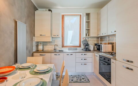 Casa Burli: Küchengerät, Küche, Interior Design, Flooring, Major Appliance, Countertop, Holz, Möbel, Fussboden, Cabinetry