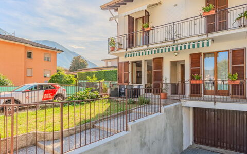 Casa Burli: Balkon, Wohngebiet, Haus, Zuhause, Menschliche Siedlung, Veranda, Zaun, Baluster, Geländer, Villa