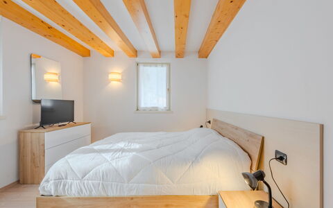 Rugia: Interior Design, Wand, Flooring, Schlafzimmer, Holz, Bett, Fussboden, Möbel, Decke, Holzboden