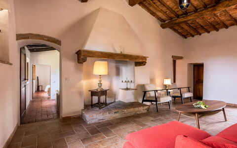 Casa Clara Pool, Casole Elsa, Monti: Wand, Möbel, Flooring, Interior Design, Decke, Fussboden, Zuhause, Stuhl, Zimmer, Wohnzimmer
