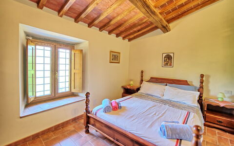 Poggio Conca: Schlafzimmer, Eigentum, Zimmer, Bett, Möbel, Gebäude, Decke, Haus, Grundeigentum, Bettdecke